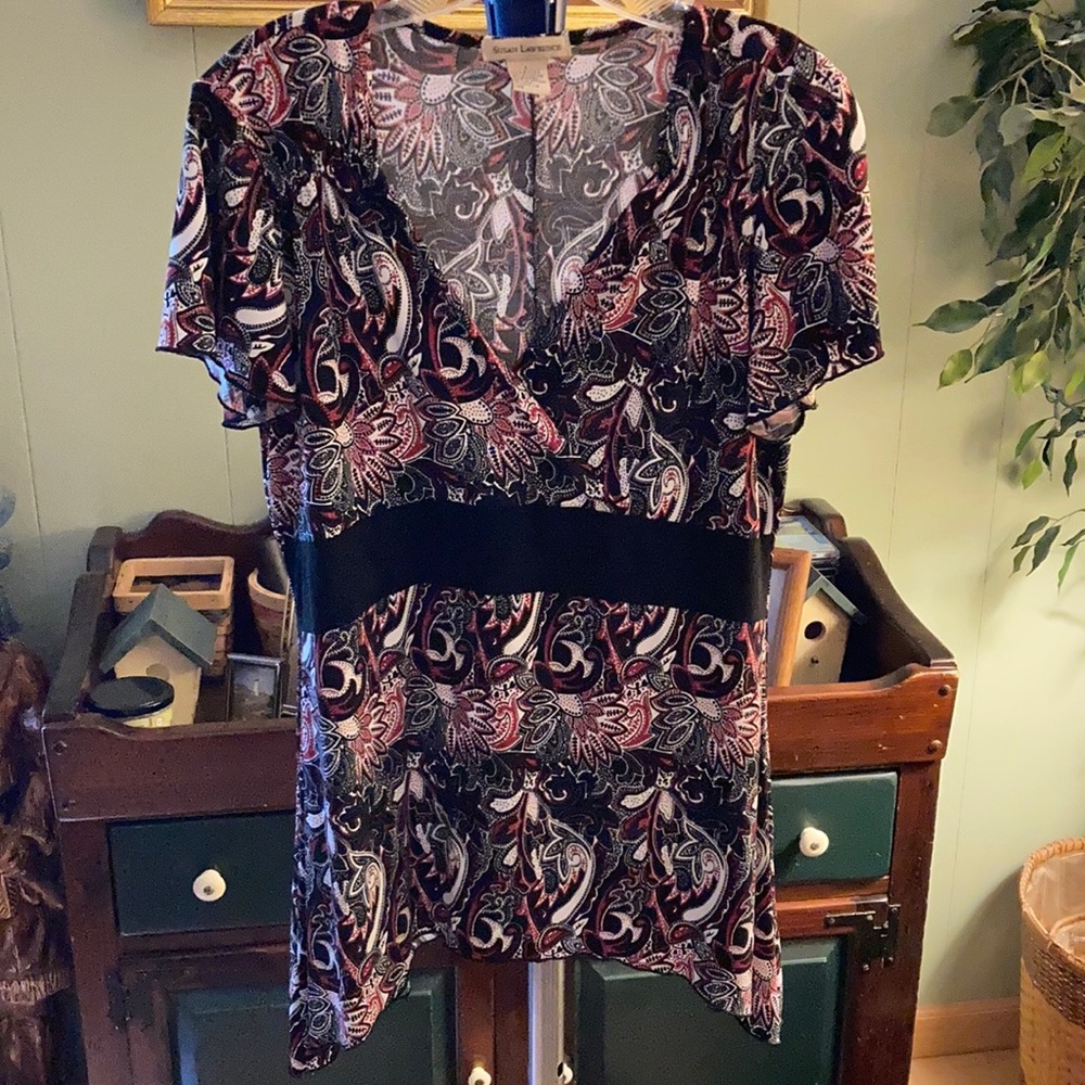 Susan Lawerence unique pattern top with wide black middle band L